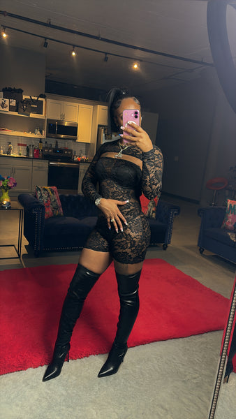 “Gang Of Roses” Lace Set